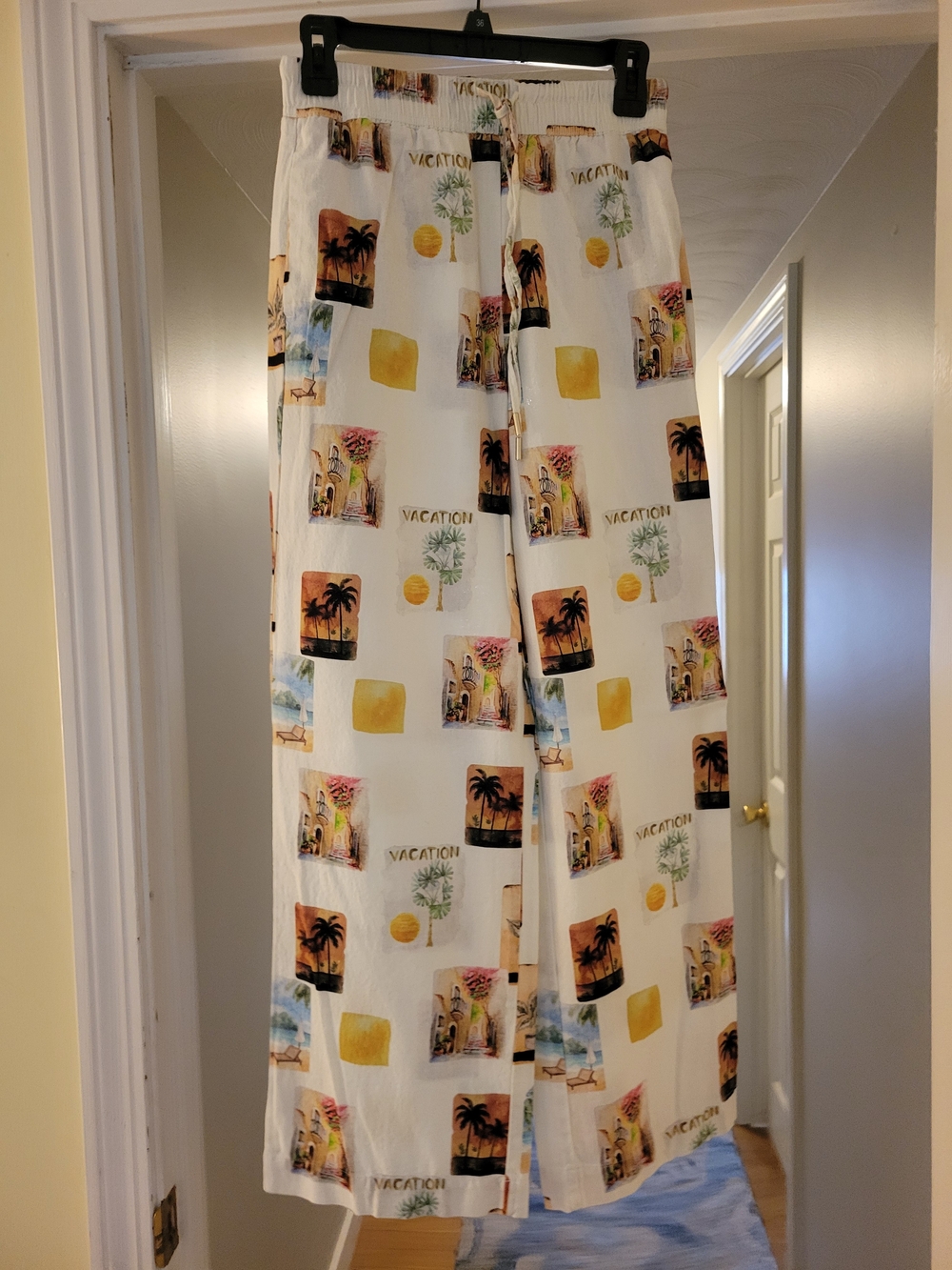 C&C California White Vacation-Print Drawstring Maxi Pants with Sunset Motifs